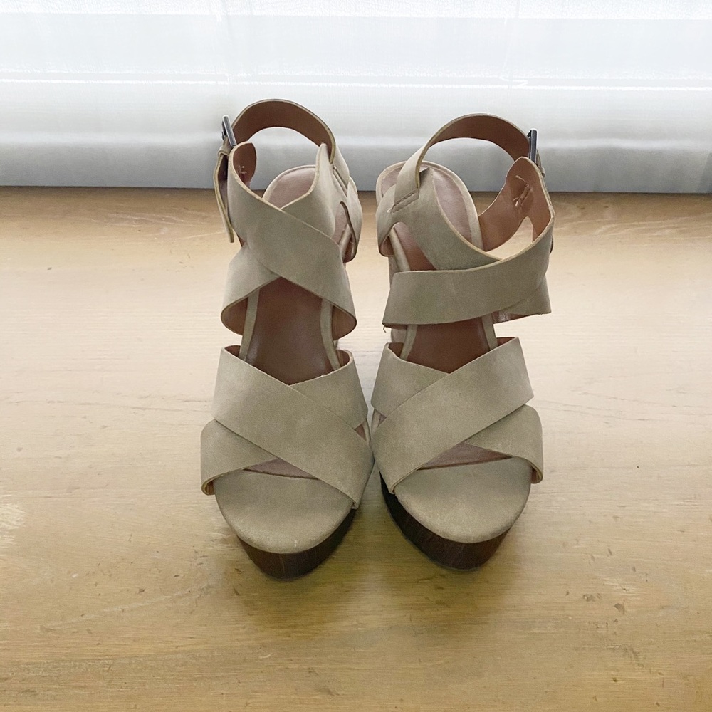BNWOT Indigo Rd Strappy Wedges